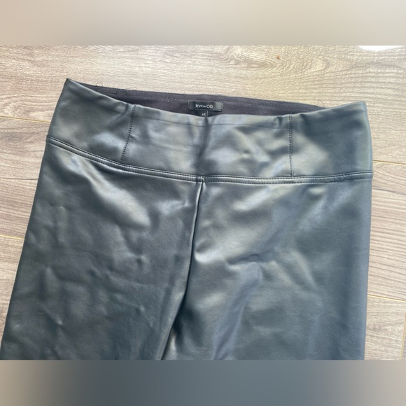 RW&CO black high rise faux leather leggings - Picture 2 of 10
